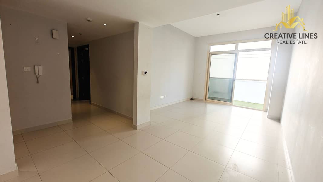 Spacious Modern 2Bedroom with pool view and closed kitchen apartment// ready to move// Cheque 4 to 6