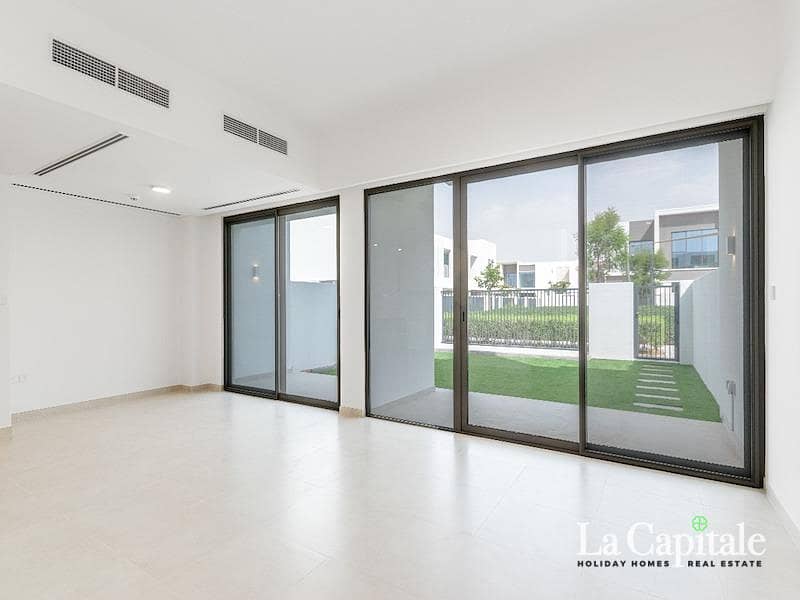 Ready to Move | Spacious Layout | Prime Locaiton