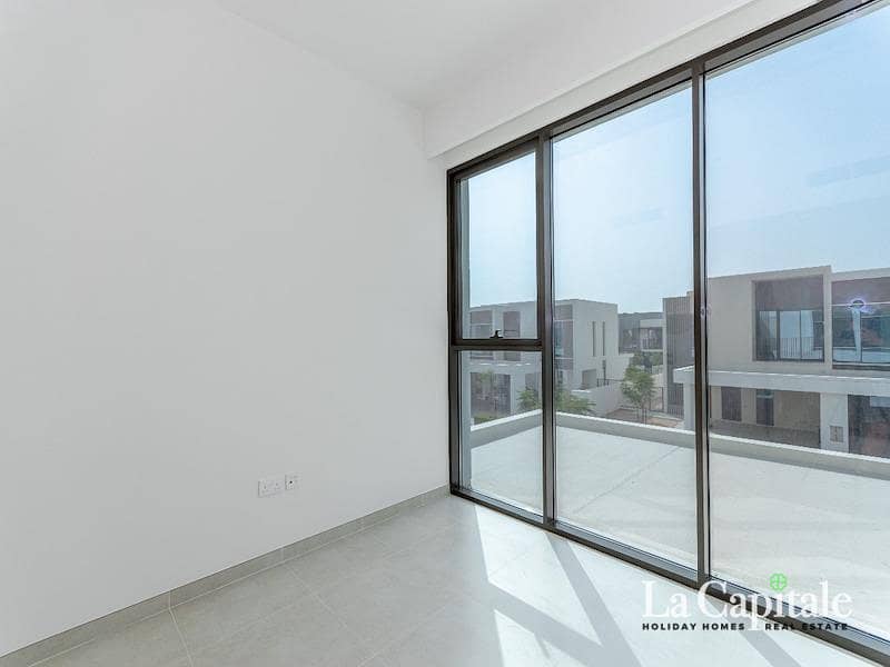 Ready to Move | Spacious Layout | Prime Locaiton - Image 8