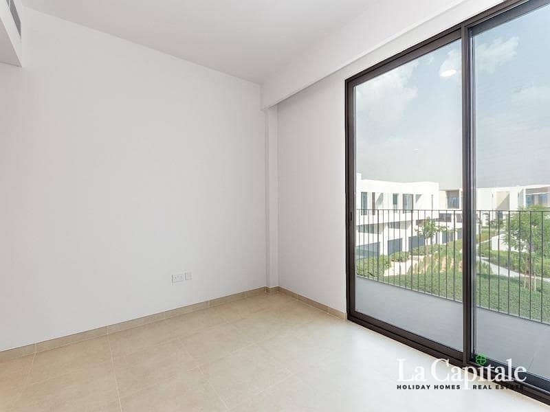 Ready to Move | Spacious Layout | Prime Locaiton - Image 12