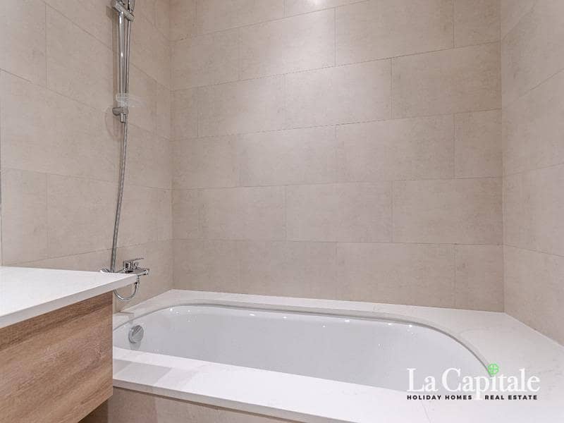 Ready to Move | Spacious Layout | Prime Locaiton - Image 13