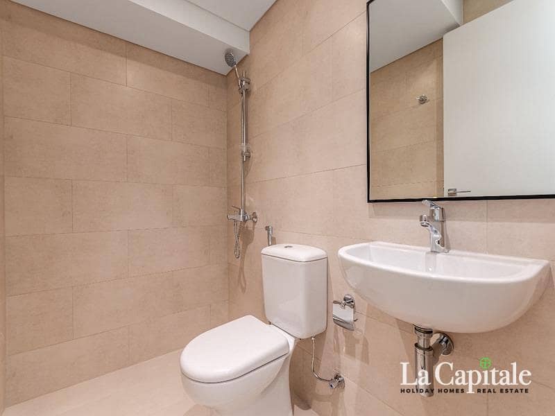 Ready to Move | Spacious Layout | Prime Locaiton - Image 15