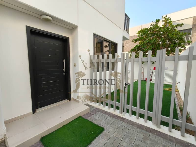 R2EM - SIngle Row - Vacant - Unfurnished