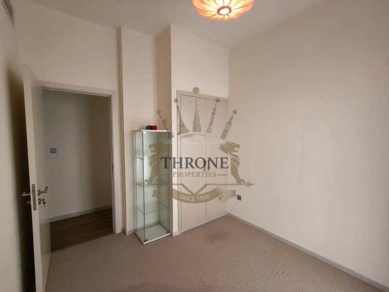 R2EM - SIngle Row - Vacant - Unfurnished - Image 14