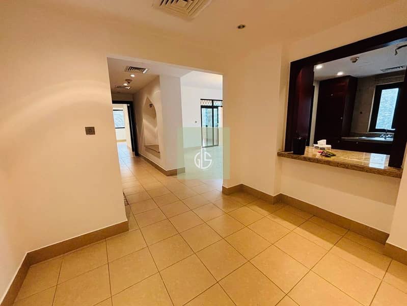 Spacious 2 Bedroom Apartment | BLVD And Pool View| Dubai - Image 10