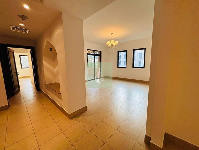 Spacious 2 Bedroom Apartment | BLVD And Pool View| Dubai - Image 11