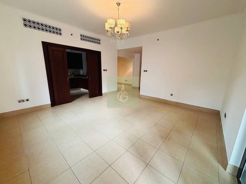 Spacious 2 Bedroom Apartment | BLVD And Pool View| Dubai - Image 6