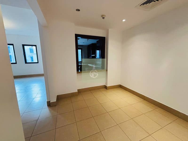 Spacious 2 Bedroom Apartment | BLVD And Pool View| Dubai - Image 8