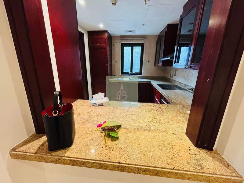 Spacious 2 Bedroom Apartment | BLVD And Pool View| Dubai - Image 12