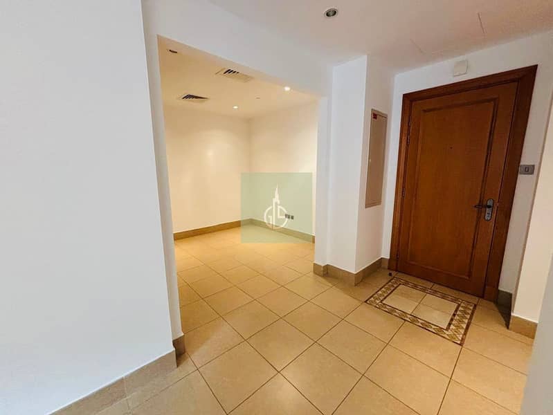 Spacious 2 Bedroom Apartment | BLVD And Pool View| Dubai - Image 13