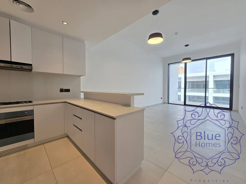 Good size 2BD stunning layout ready to move in