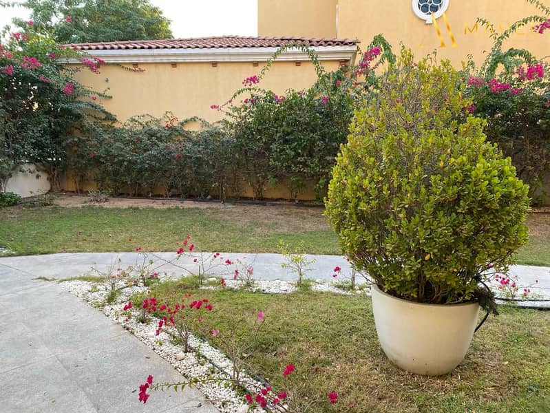 Spacious | 5BR + Maids | Vacant - Image 17