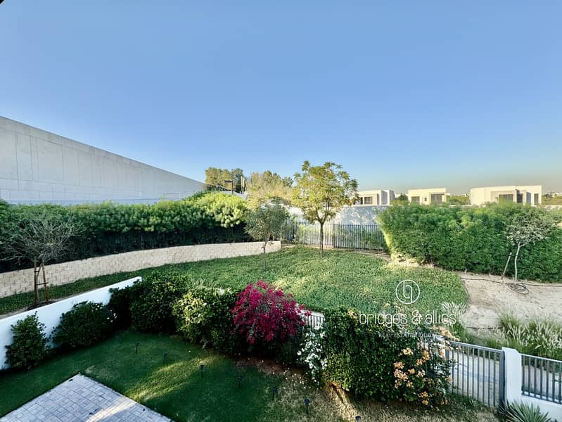 CORNER END VILLA | LARGEST PLOT | PARK BACKING