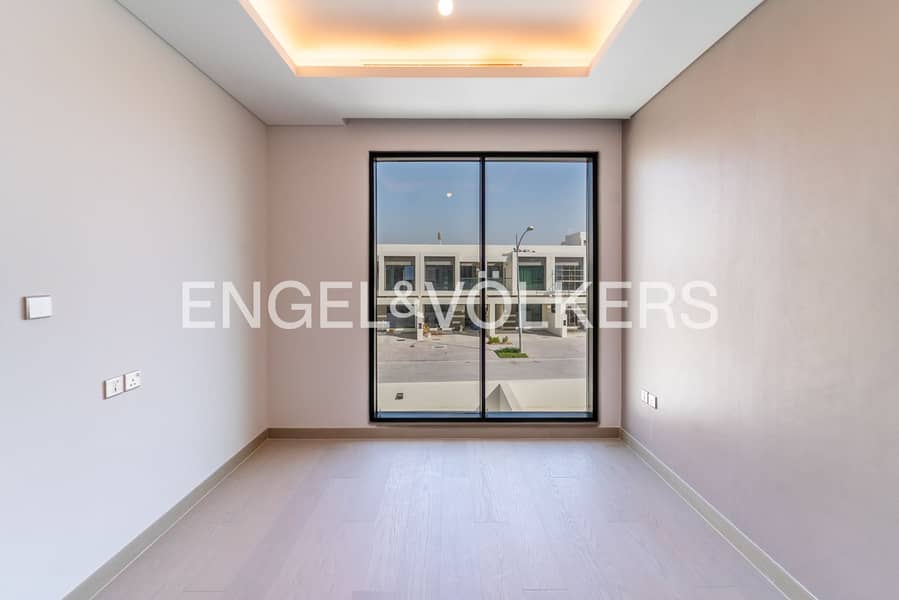 Big Layout | Just Handed Over| Single Row - Image 11