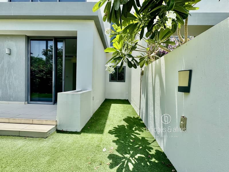LARGE PLOT 4 BED | 2E | CORNER END VILLA | VACANT - Image 9
