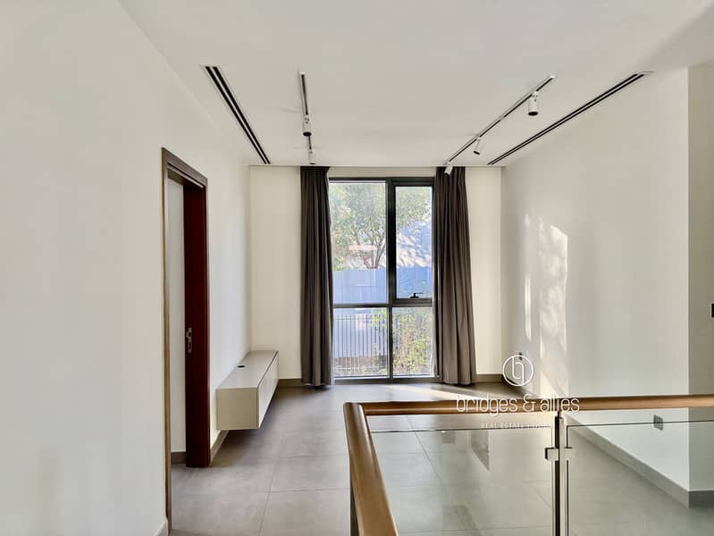 CORNER END VILLA | LARGEST PLOT | PARK BACKING - Image 13