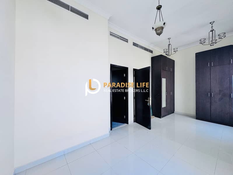 HOT DEAL 4 BEDROOM ALL EN SUITE PLUS MAIDS PVT ENTRANCE COVERD PARKING CLOSED KITCHEN