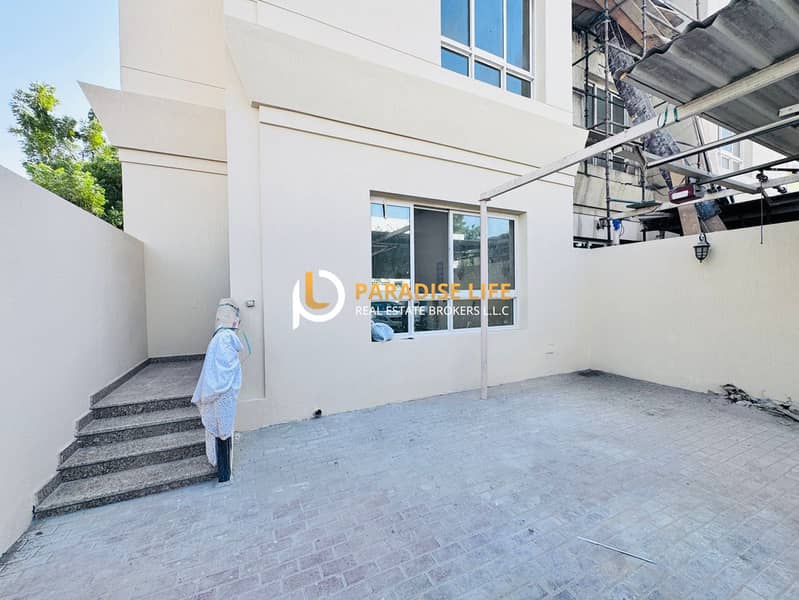 HOT DEAL 4 BEDROOM ALL EN SUITE PLUS MAIDS PVT ENTRANCE COVERD PARKING CLOSED KITCHEN - Image 7