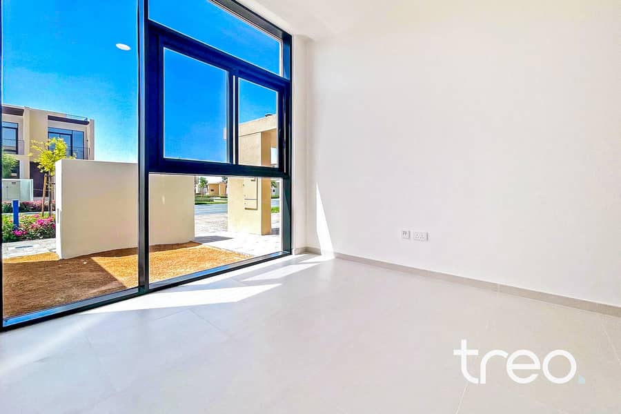 Biggest Plot | On The Pool | Brand New - Image 6