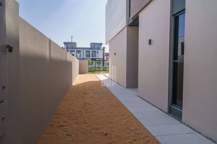 Brand New | Ready to Move-In | Stunning - Image 6