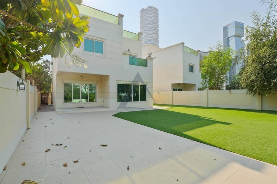 4BR Villa with Maid Room Huge Private garden