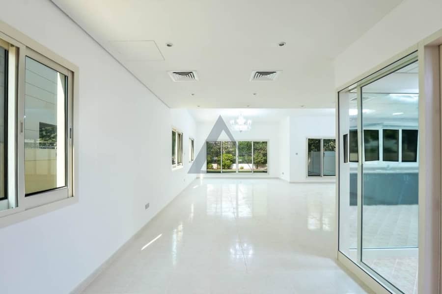 4BR Villa with Maid Room Huge Private garden