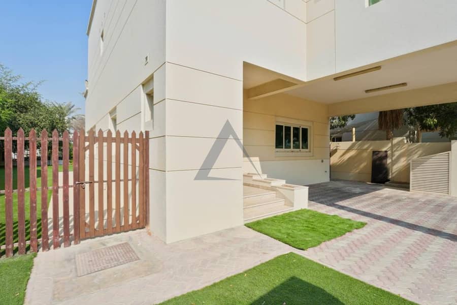 4BR Villa with Maid Room Huge Private garden