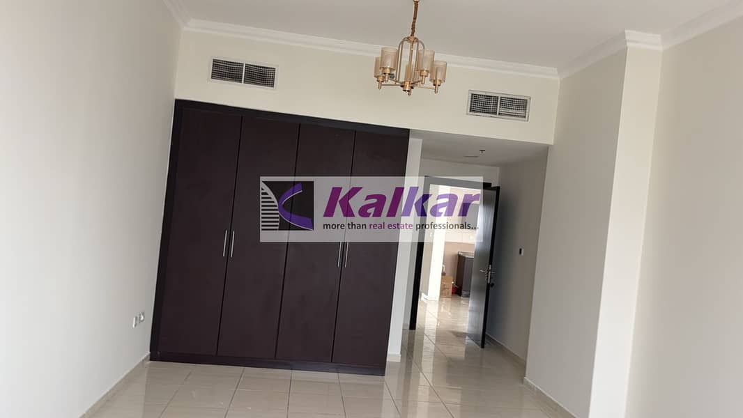 Spacious 3 B/R | Prime location | Unfurnished - Image 6