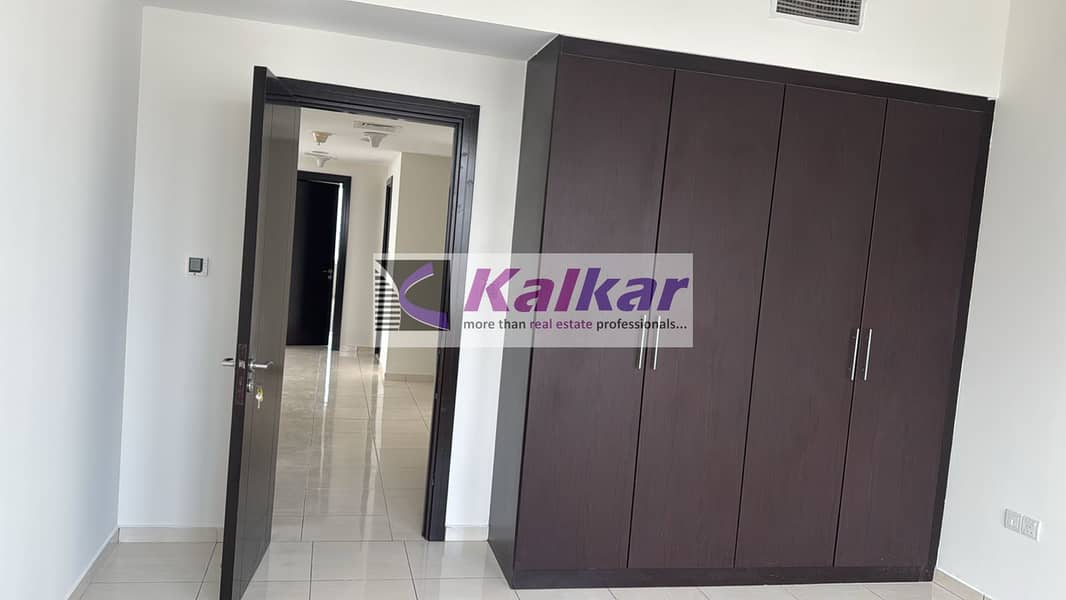 Spacious 3 B/R | Prime location | Unfurnished - Image 8