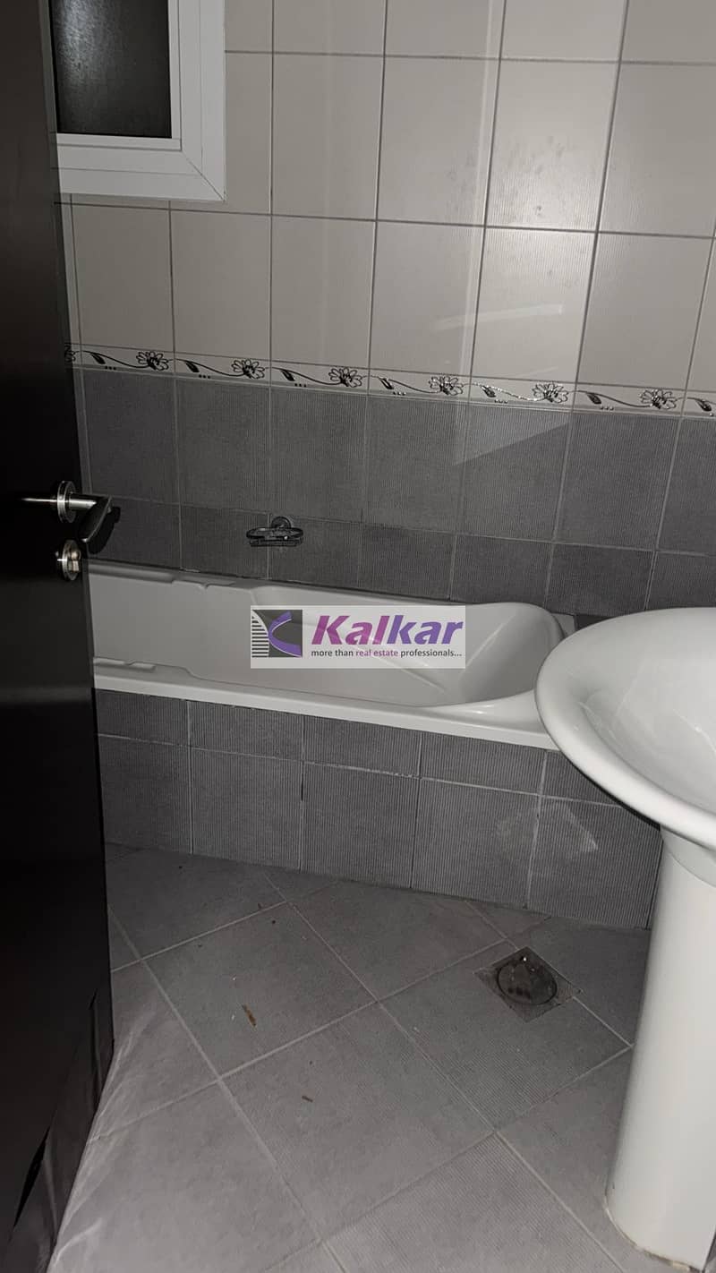 Spacious 3 B/R | Prime location | Unfurnished - Image 15