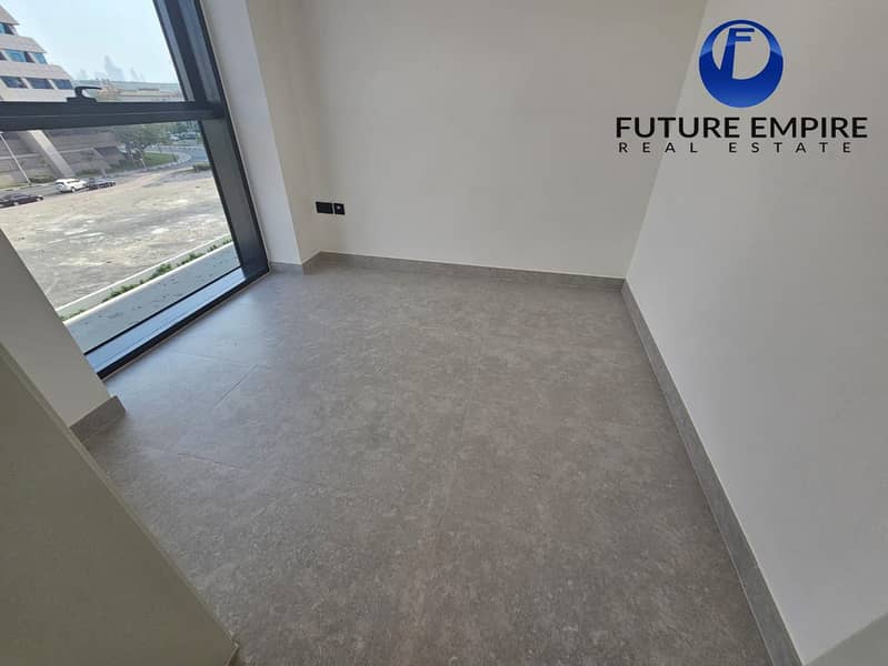 Luxurious Studio + Study Room | NEARBY METRO