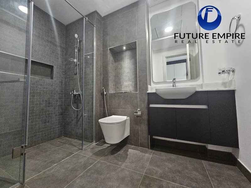 Luxurious Studio + Study Room | NEARBY METRO - Image 7