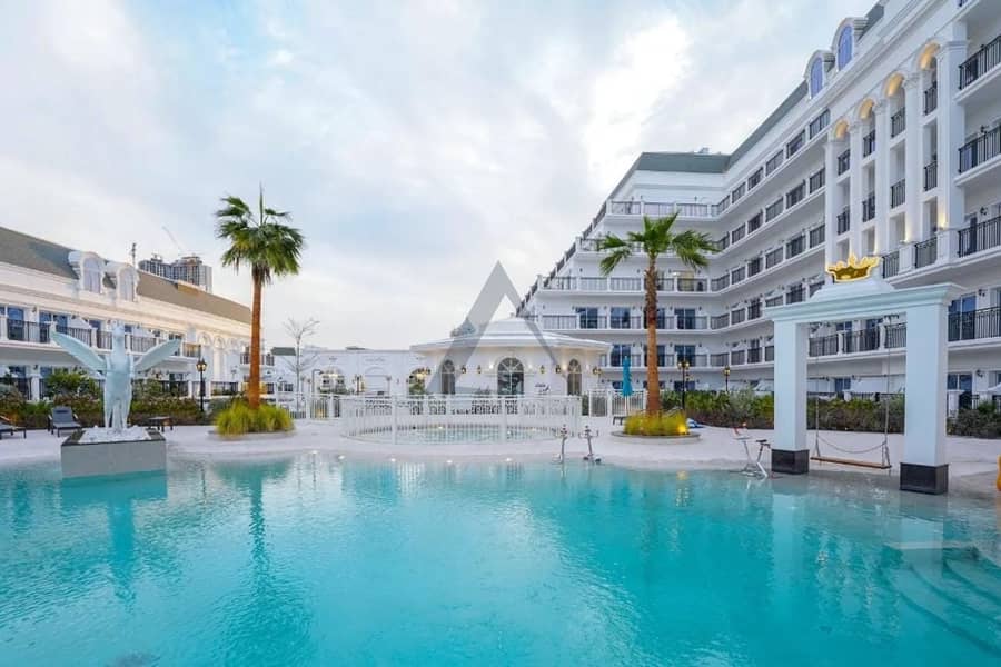 Elegant 3 Beds | Upgraded Unit | Prime Location