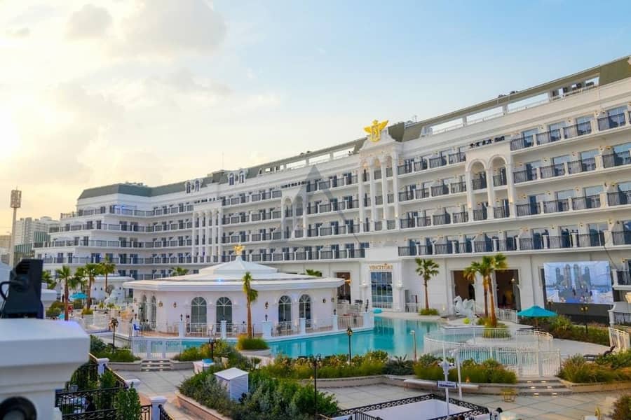 Elegant 3 Beds | Upgraded Unit | Prime Location