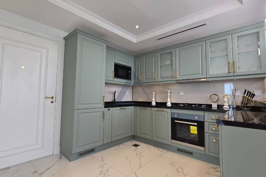 Elegant 3 Beds | Upgraded Unit | Prime Location