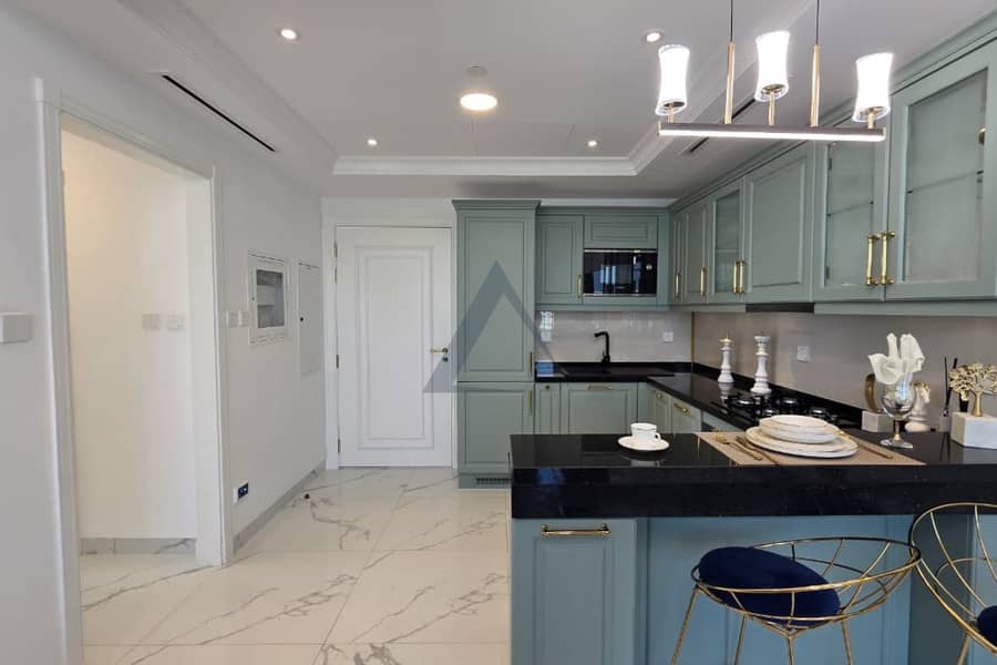 Elegant 3 Beds | Upgraded Unit | Prime Location