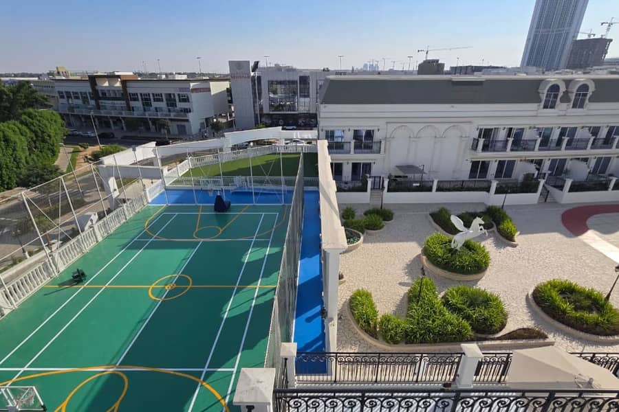 Elegant 3 Beds | Upgraded Unit | Prime Location - Image 17