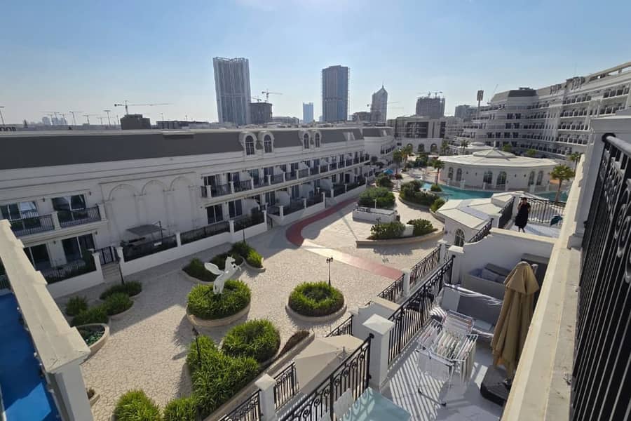 Elegant 3 Beds | Upgraded Unit | Prime Location - Image 18