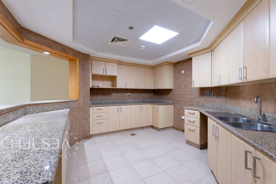 PARK VIEW | WELL-MAINTAINED | VACANT ON TRANSFER