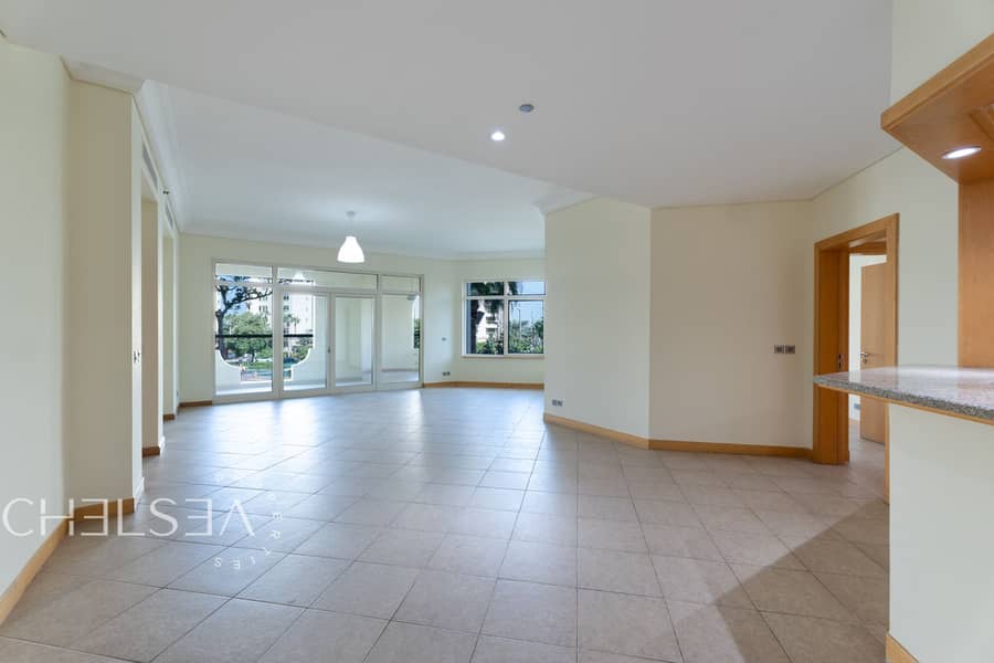 PARK VIEW | WELL-MAINTAINED | VACANT ON TRANSFER