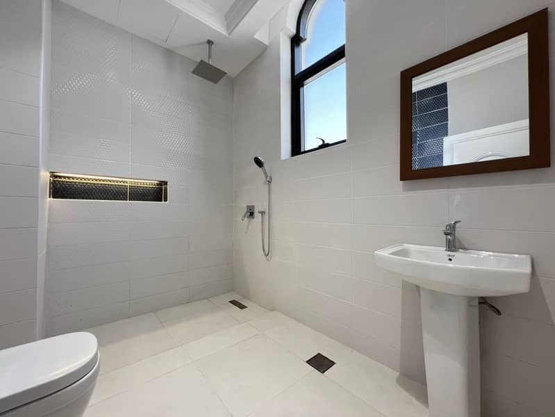 Spacious 5 BR Villa in Wadi Alshabak for Rent - Image 33