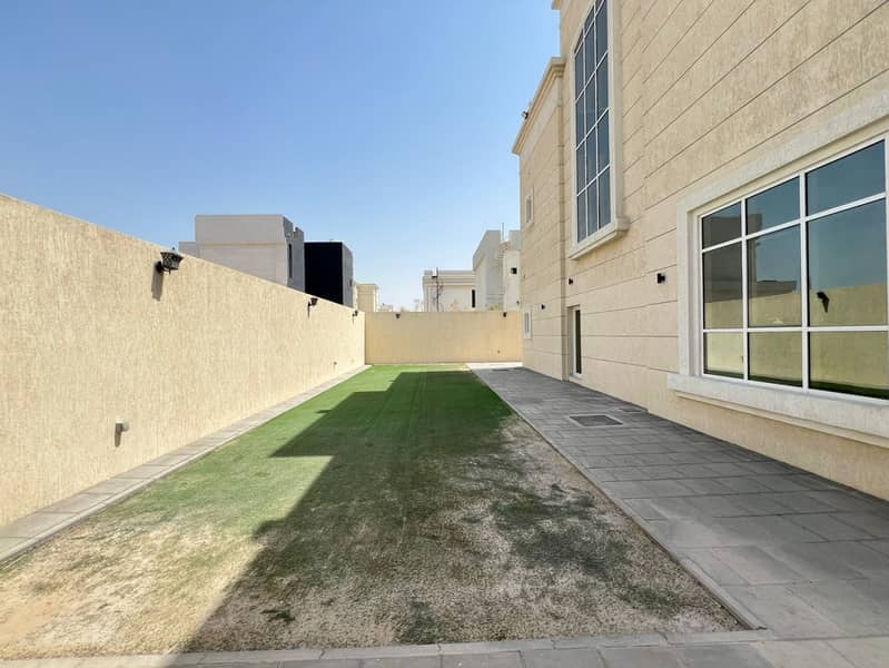 Spacious brand new 5 BR Villa for Rent in Wadi al - Image 10