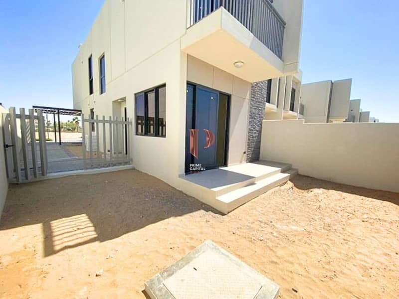 3BR+M | Single Row | Corner Unit | Vacating Soon