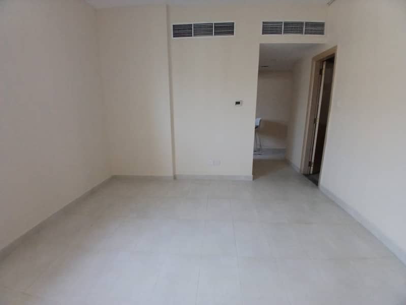 Brand new Building 1bhk 2 bathroom just rent 35k
