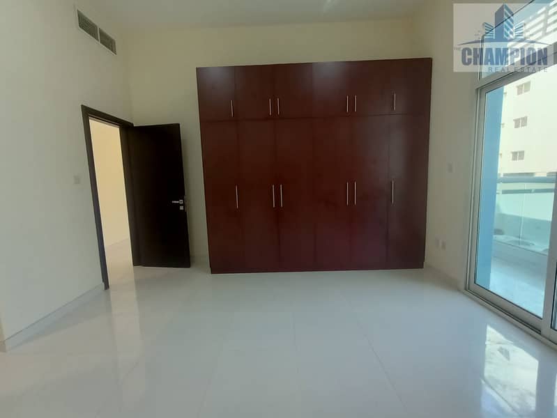 HUGE 1 BHK WITH CLOSE KITCHEN AT PRIME LOCATION WITH MESSIVE BALCONY