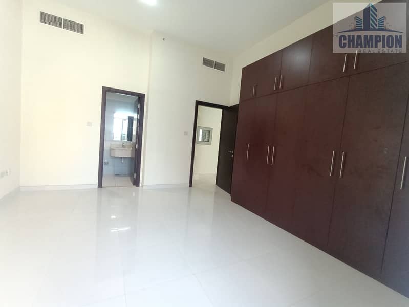 HUGE 1 BHK WITH CLOSE KITCHEN AT PRIME LOCATION WITH MESSIVE BALCONY