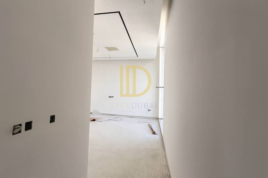 5BR Luxury Villa Rent | Lift, Pool | Next to Emirates Rd