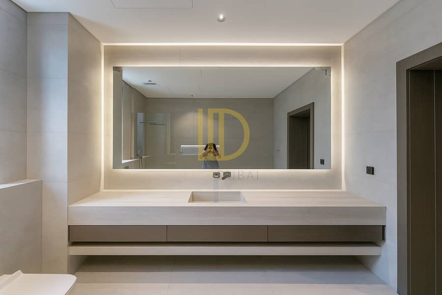 5BR Luxury Villa Rent | Lift, Pool | Next to Emirates Rd - Image 10