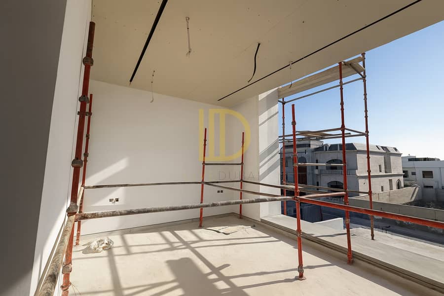 5BR Luxury Villa Rent | Lift, Pool | Next to Emirates Rd - Image 12