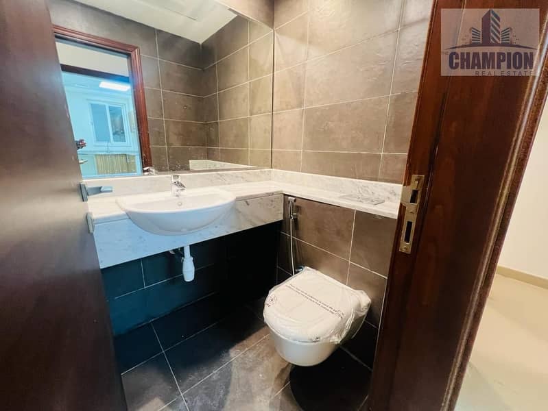 LUXURY 2 BHK WITH GYM POOL AT PRIME LOCATION NEXT TO EXIT - Image 18